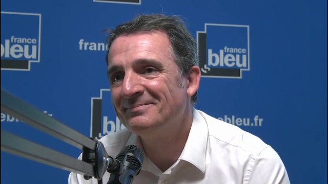 Eric Piolle au micro de France Bleu Isère