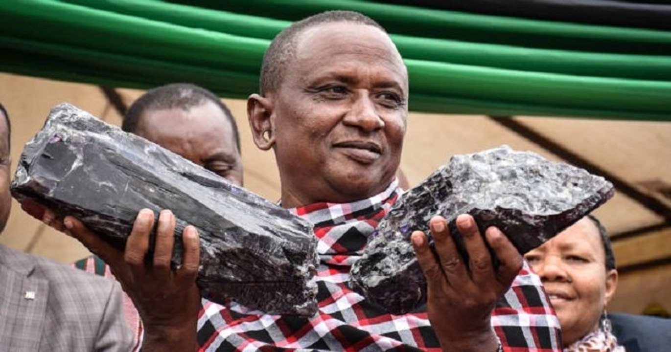 Un mineur devient millionnaire après avoir trouvé la plus grosse pierre précieuse jamais découverte en Tanzanie