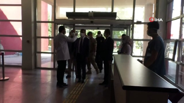 Vali Akbıyık, teröristlerin saldırısında yaralanan işçiyi hastanede ziyaret etti