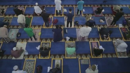 Mezquitas de Singapur retoman los rezos con aforo limitado y reservas online