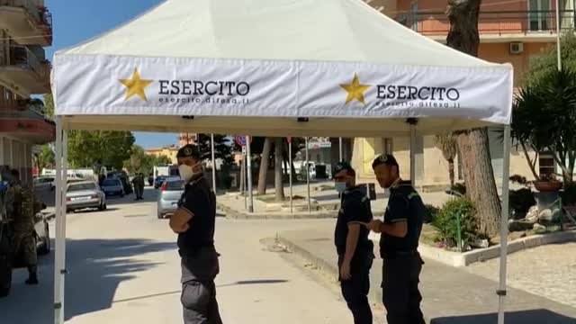 Italia confina un municipio cerca de Nápoles por 49 positivos en coronavirus