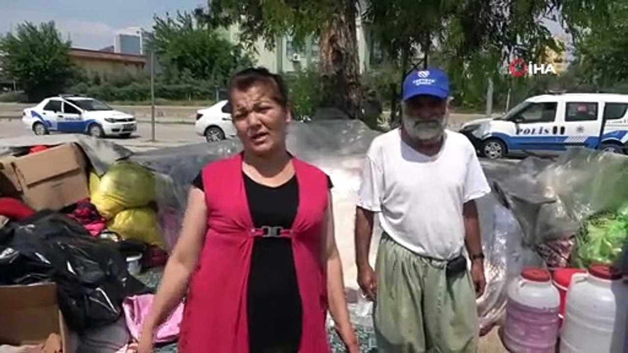 Zihinsel engelli çocuklarıyla sokağa atıldılar, kendilerine uzanacak bir el bekliyorlar