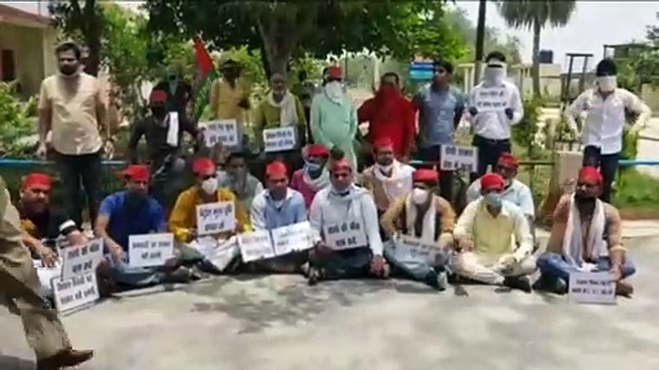 पेट्रोल-डीज़ल के बढ़े हुए दामों का सपा ने किया विरोध, सौंपा राष्ट्रपति के नाम ज्ञापन