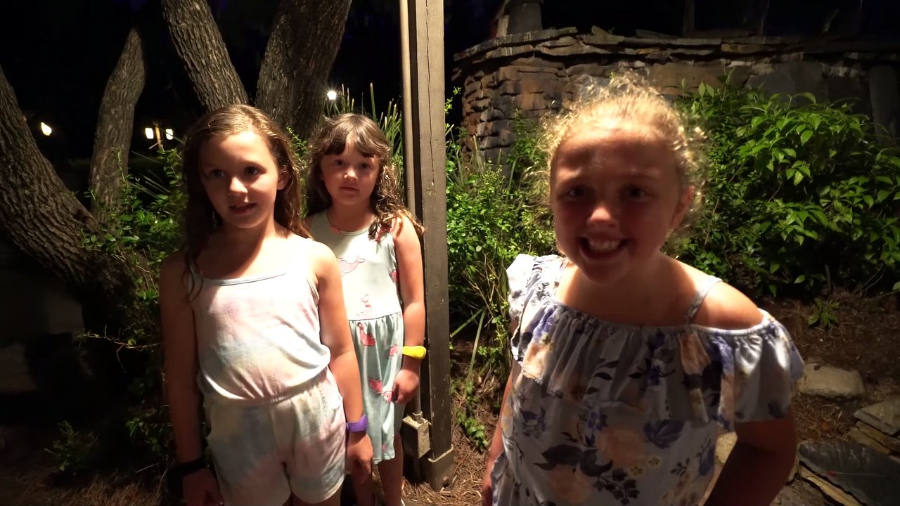 Sophia Isabella e Alice Passeando na Disney Animal Kingdom