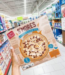 This Aldi Jumbo Cookie Kit is Like a S’More Pizza