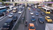 İstanbul'da haftanın son iş gününde trafik yoğunluğu arttı