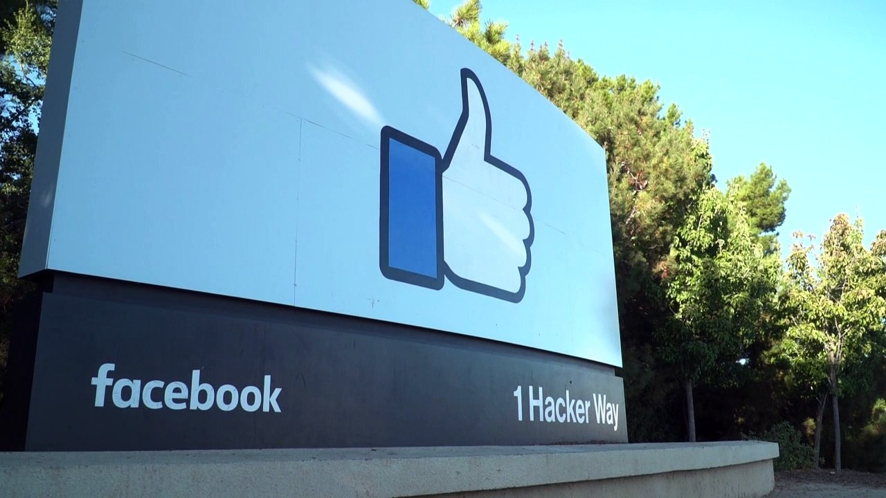 Bajo presión, Facebook endurece su política de...
