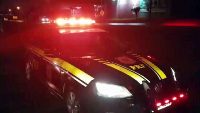 Colisão traseira deixa motociclista ferido e trânsito lento na BR-277