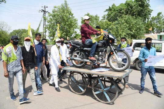 पेट्रोल-डीजल के दामों में बढ़ोतरी के विरोध में रालोपा का विरोध