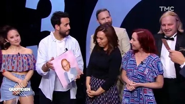 Toute l'équipe de chroniqueurs réunie hier soir pour la dernière de la saison de Quotidien sur TMC et Yann Barthès a souligné une année plutôt spéciale