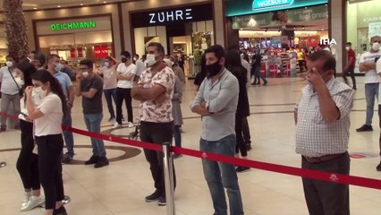 Her 100 liralık alışverişe verilen kuponlarla çekilişe katıldı, araba sahibi oldu