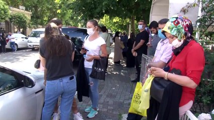 Kızını sınava getiren anne gözyaşlarını tutamadı