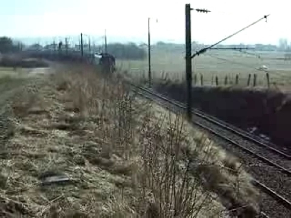 13.02.2008 La BB 27343  à Frasne avec une rame d'essais