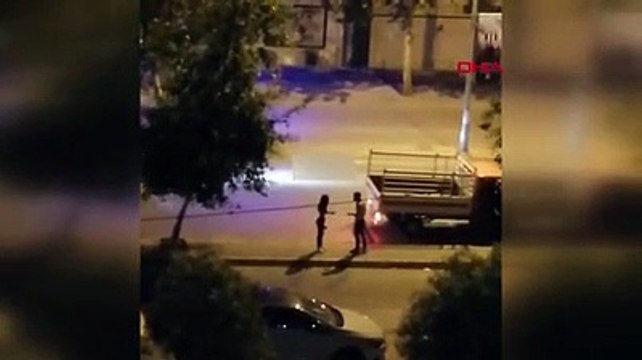 Sokak ortasında genç kızı darp etti