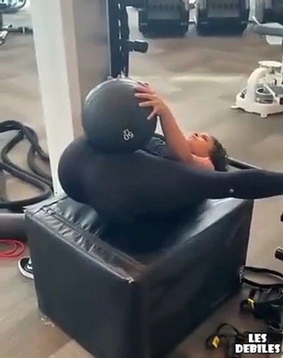 Punca je prišla v fitness trenirat svojo muco