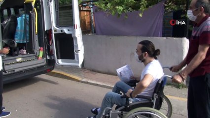 Pendik'te YKS'ye girecek engelli öğrenci sınava özel araçla götürüldü