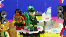 The Lego Batman Movie Justice League Anniversary Party With Egghead Mech Food Fight Toy Review