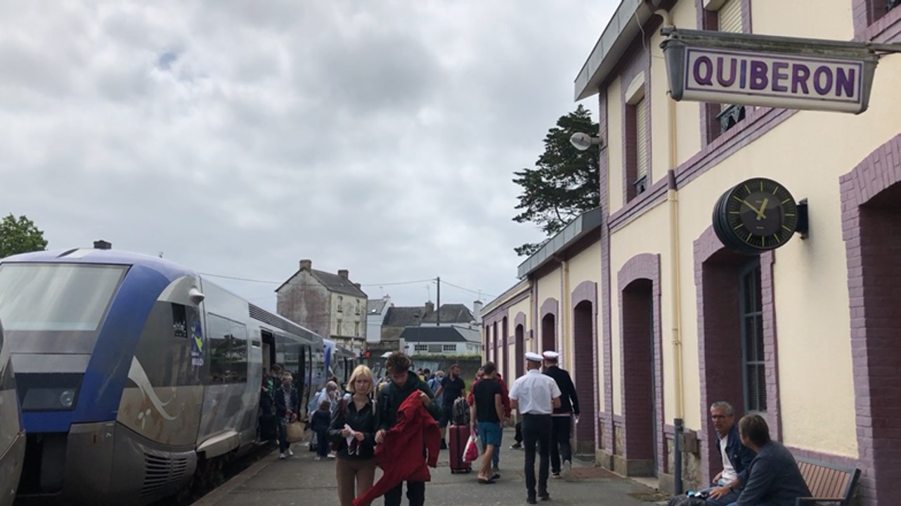 Premier voyage de la saison pour le tire-bouchon, train estival qui relie Auray et Quiberon