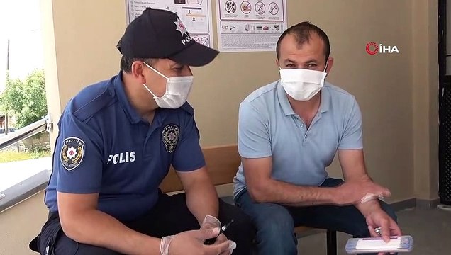 Kimliğini evde unutan görme engelli vatandaşın yardımına polis yetişti