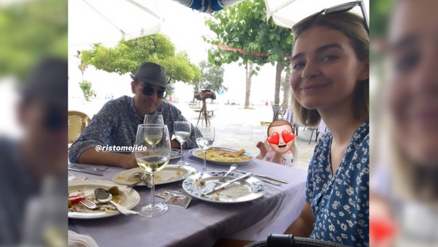 Laura Escanes disfruta del buen tiempo acompañada de Risto y Roma