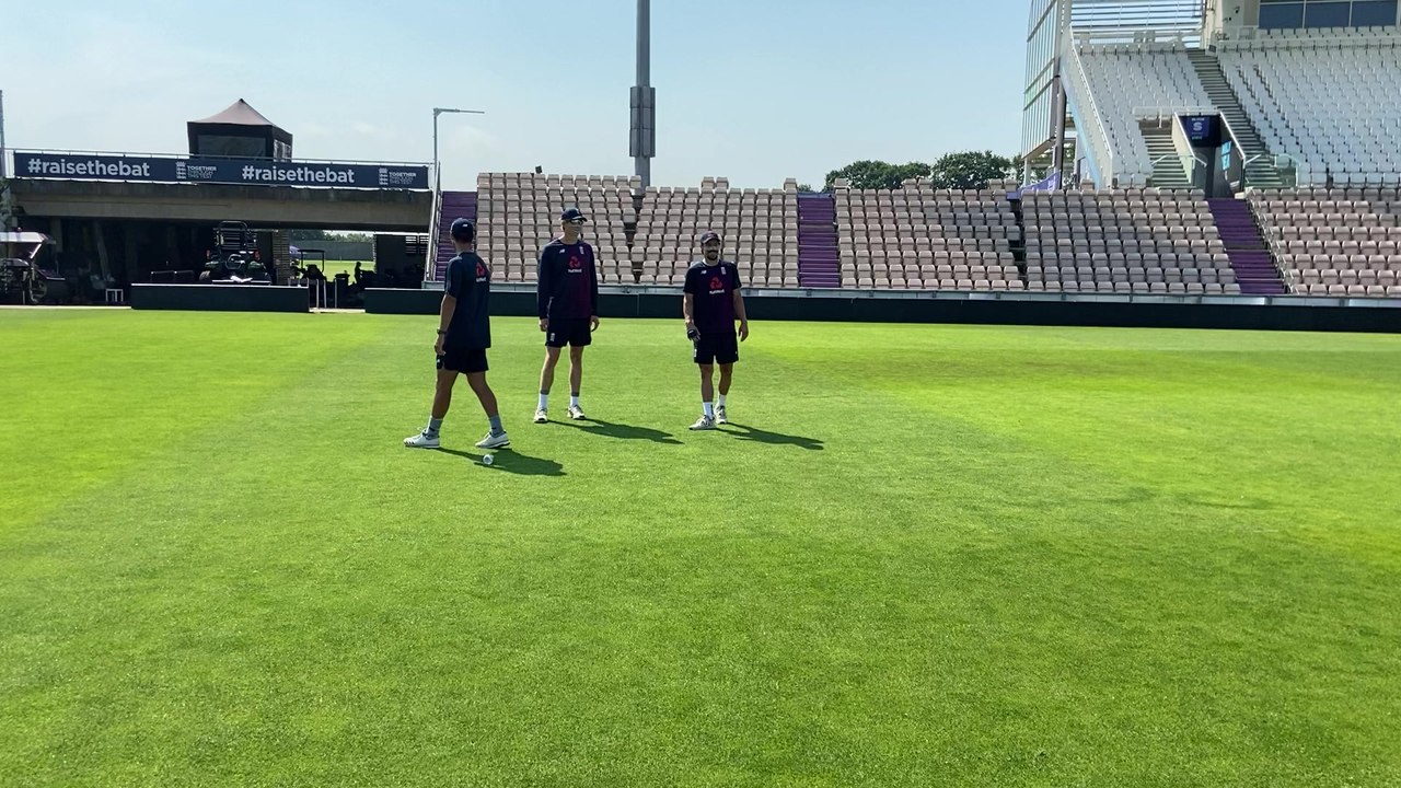 England players fielding practice