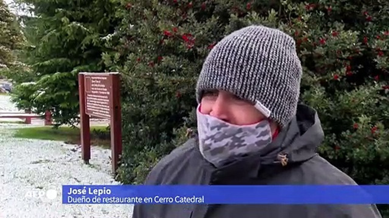 Bariloche bajo nieve pero despojada de turistas por el covid-19