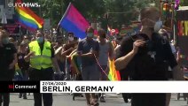 Berlino anti-razzista in piazza contro le violenze che avvengono anche in Germania