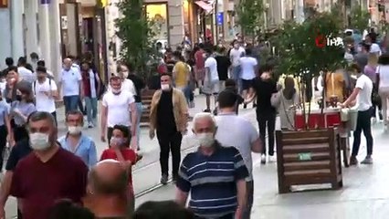 İstiklal Caddesi'nde hafta sonu yoğunluğu