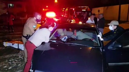 Logus bate contra Range Rover estacionado no Cancelli