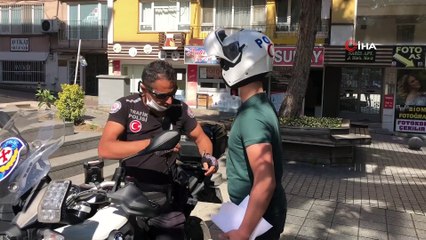 Télécharger la video: Kimliğini unutan öğrenciyi motorlu polis sınava yetiştirdi