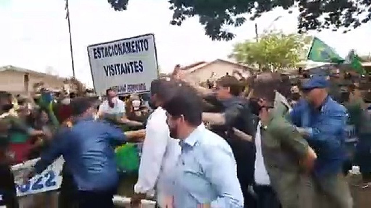 Bolsonaro schon wieder ohne Maske unterwegs