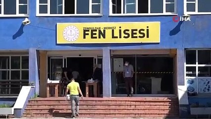 Sınav için yanlış okula giden genç kızın imdadına vatandaşlar yetişti
