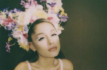 Ariana Grande a fêté ses 27 ans entourée de fleurs