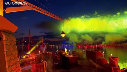 Ohne Zuschauer, aber mit Knalleffekt: St. Petersburg feiert die purpurroten Segel