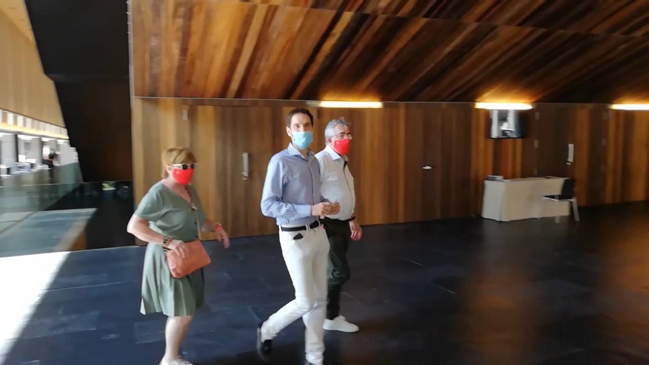 Javier Esparza y Sergio Sayas acuden a votar en el 12º Congreso de UPN