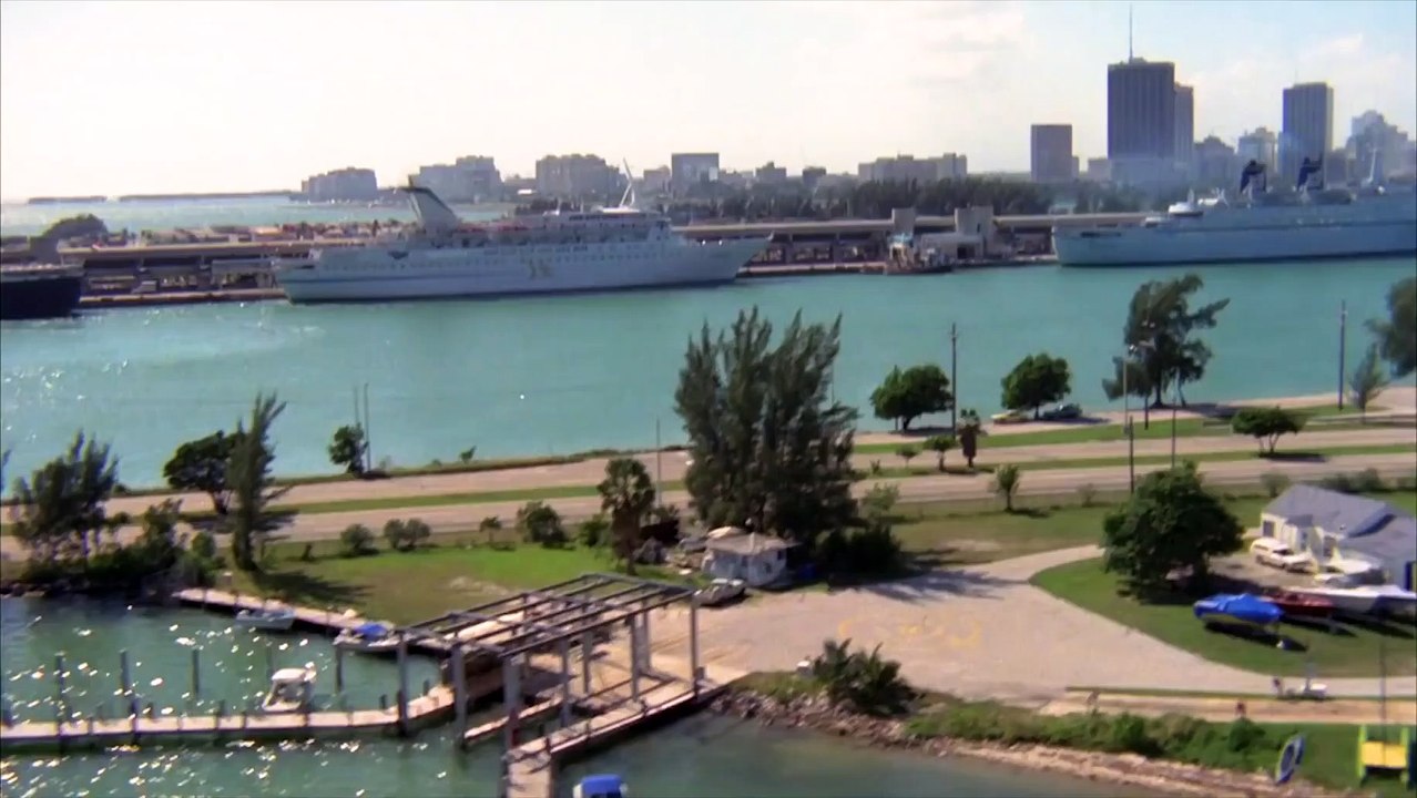 Terence Hill in Der Supercop Uberfall im Buro