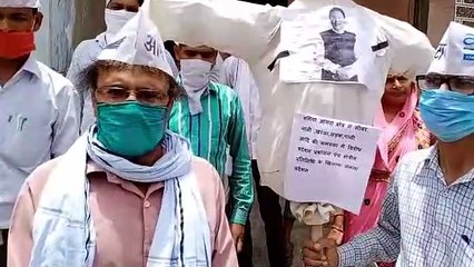 विधायक के पुतले को चुल्लू भर पानी दिया