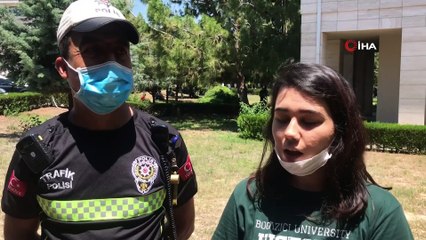 Kimliğini kaybeden öğrencinin yardımına polis yetişti