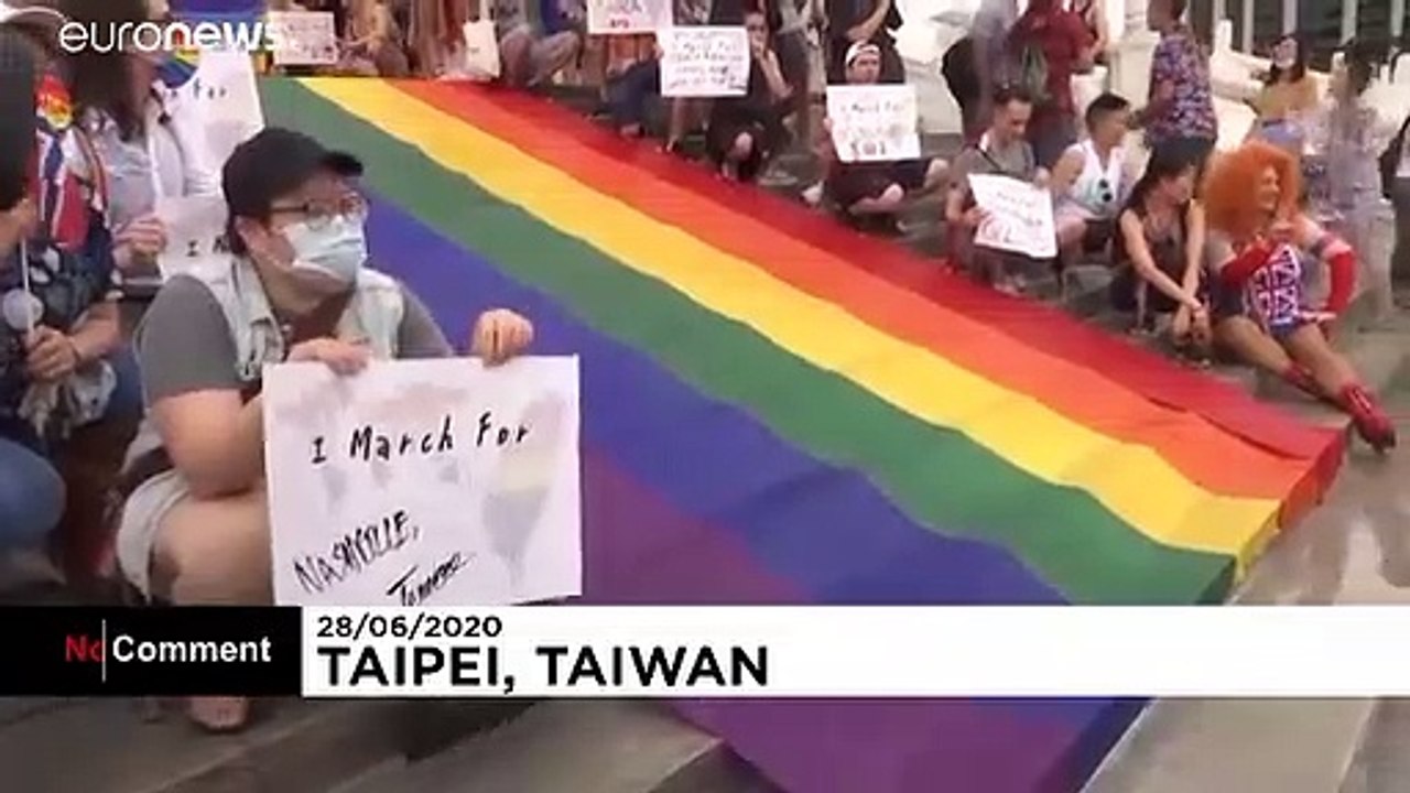 Hundreds take part in Taiwan Pride march