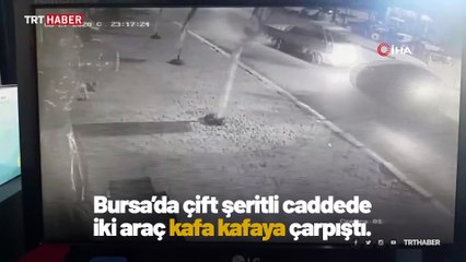 Bursa'da iki araç kafa kafaya çarpıştı
