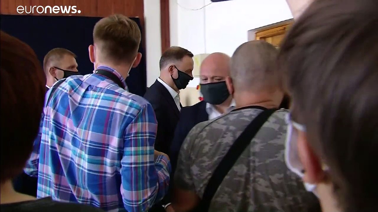 In Polen zwingt Herausforderer Trzaskowski Präsident Duda in 2. Runde