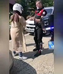 Trabzon’da kimliğini kaybeden genç kızın imdadına yunus polisleri yetişti