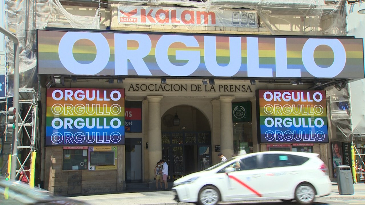 Cartelería por la celebración del Orgullo 2020 con el lema 'Ama, hazlo con Orgullo'