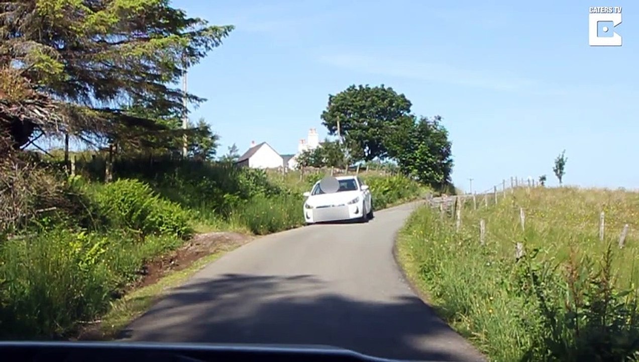Ce conducteur ne maitrise pas vraiment la marche arrière