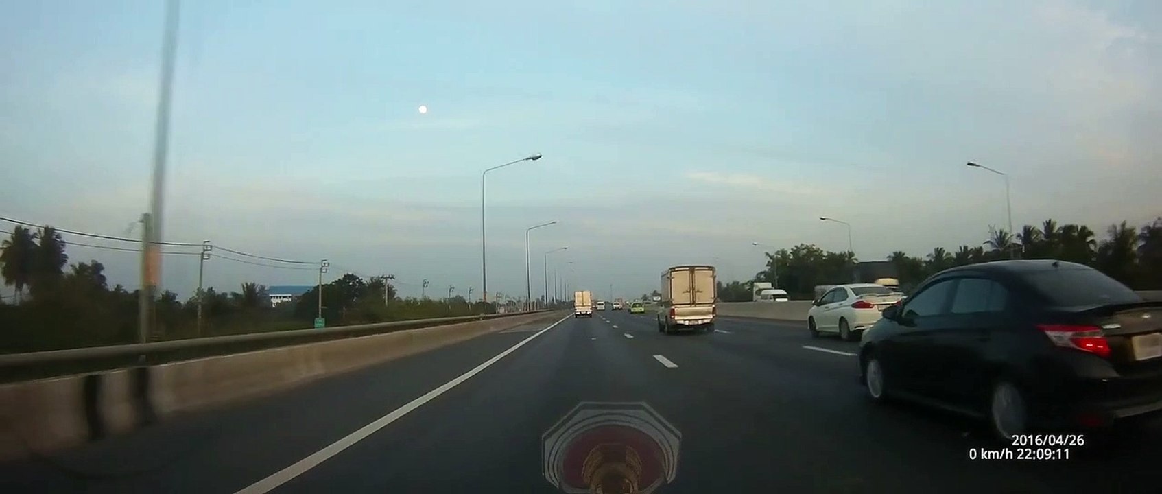 Un camion perd une roue sur l'autoroute... plus de peur que de mal