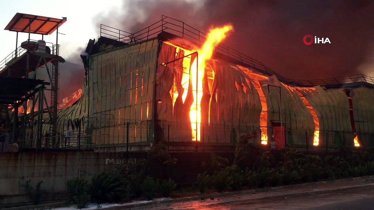 Adana'da nişasta fabrikasında büyük yangın - Dailymotion Video