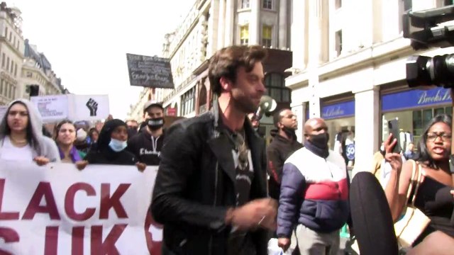 Jolyon Rubinstein leads chant of f*** Boris Johnson at Black Lives Matter march in London
