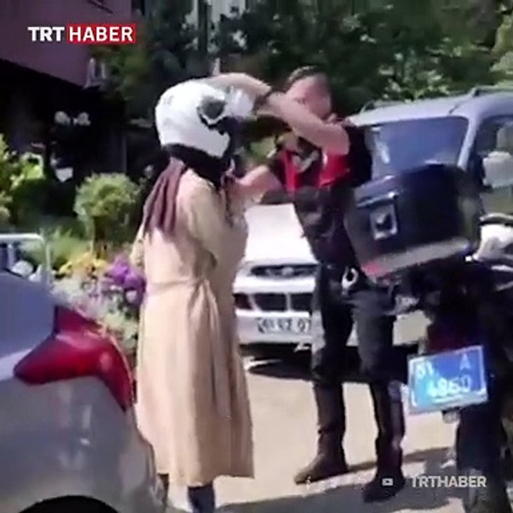 Trabzon’da YKS’nin ikinci oturumuna girecek olan bir öğrenci, sınav öncesi okul önünde kimliğini kaybedince yardımına yunus ekipleri koşmuş