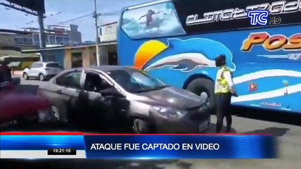 Captan la agresión de un conductor hacia un agente de tránsito en Guayas