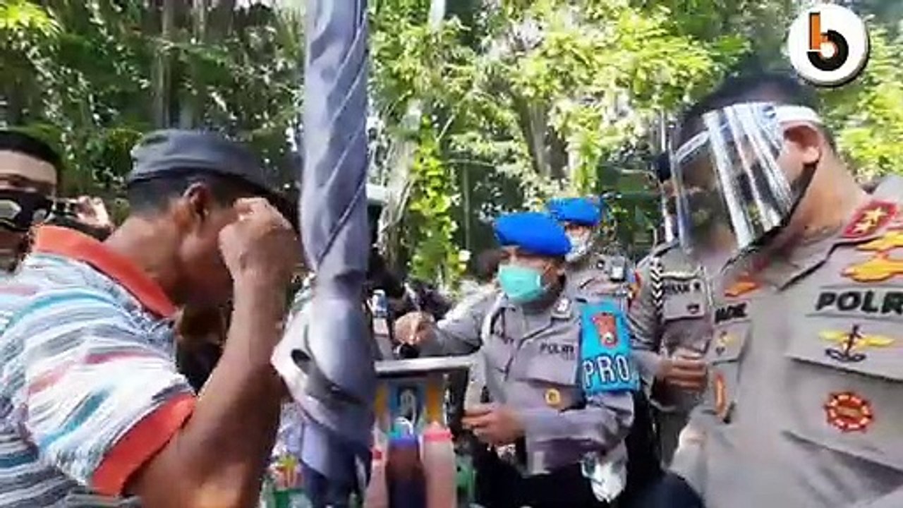 RISMA TERIAK SEMANGATI WARGA PAKAI MASKER DAN KAPOLDA BAGIKAN 1 JUTA MASKER DI JATIM